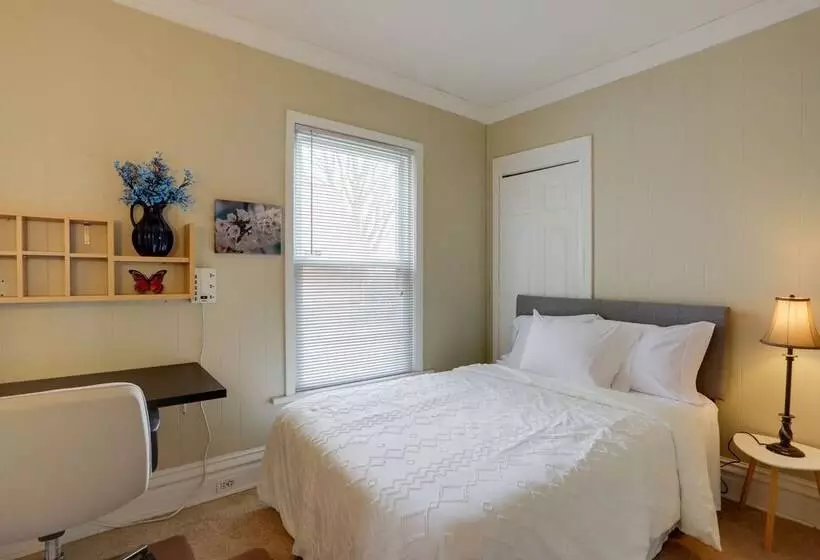 Spacious Lakefront House W/ Backyard Fire Pit