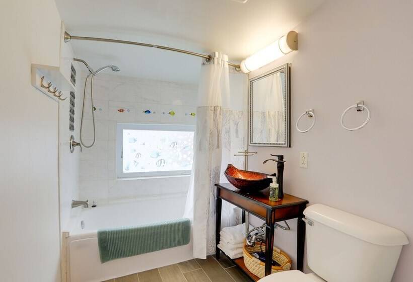 Spacious Lakefront House W/ Backyard Fire Pit