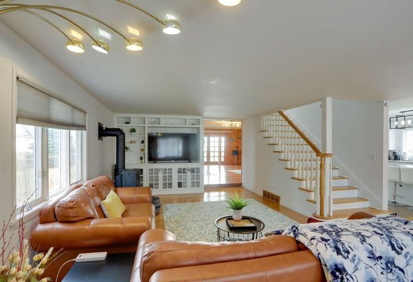 Spacious Lakefront House W/ Backyard Fire Pit