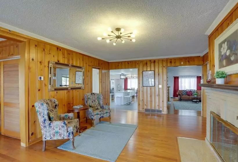 Spacious Lakefront House W/ Backyard Fire Pit