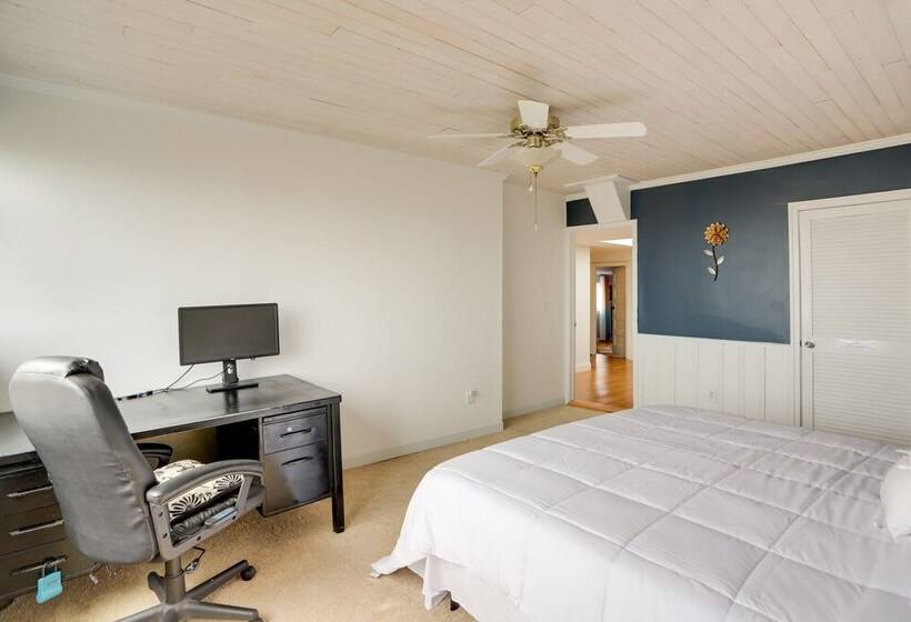 Spacious Lakefront House W/ Backyard Fire Pit