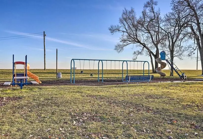Spacious Lakefront House W/ Backyard Fire Pit