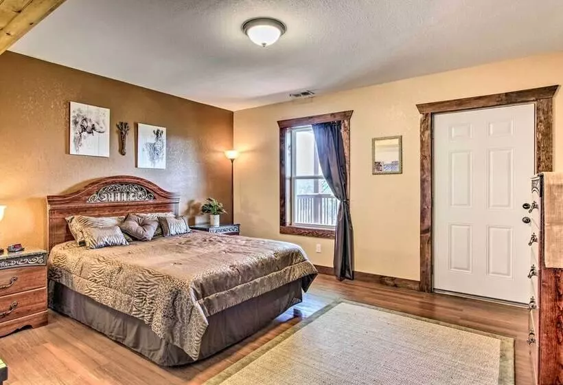 Mountain View Gatlinburg Cabin W/ Private Hot Tub!