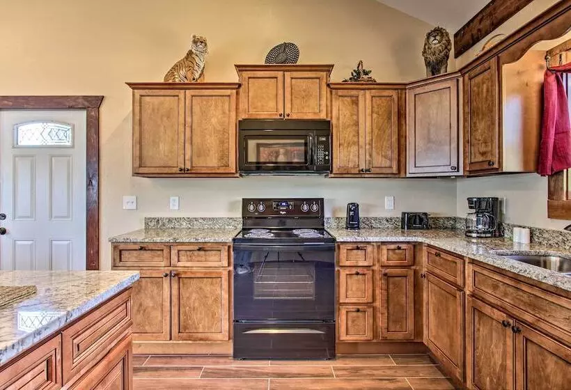 Mountain View Gatlinburg Cabin W/ Private Hot Tub!