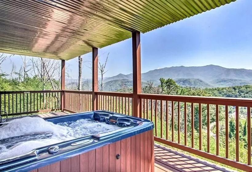 Mountain View Gatlinburg Cabin W/ Private Hot Tub!