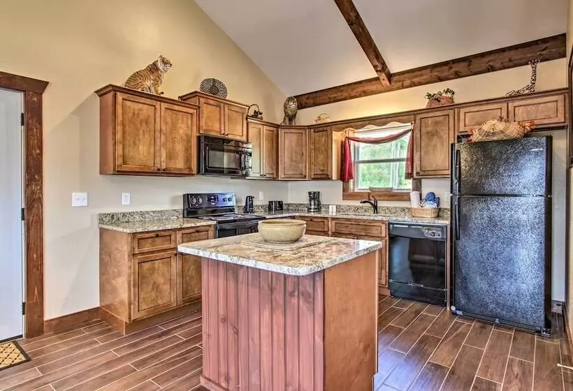 Mountain View Gatlinburg Cabin W/ Private Hot Tub!