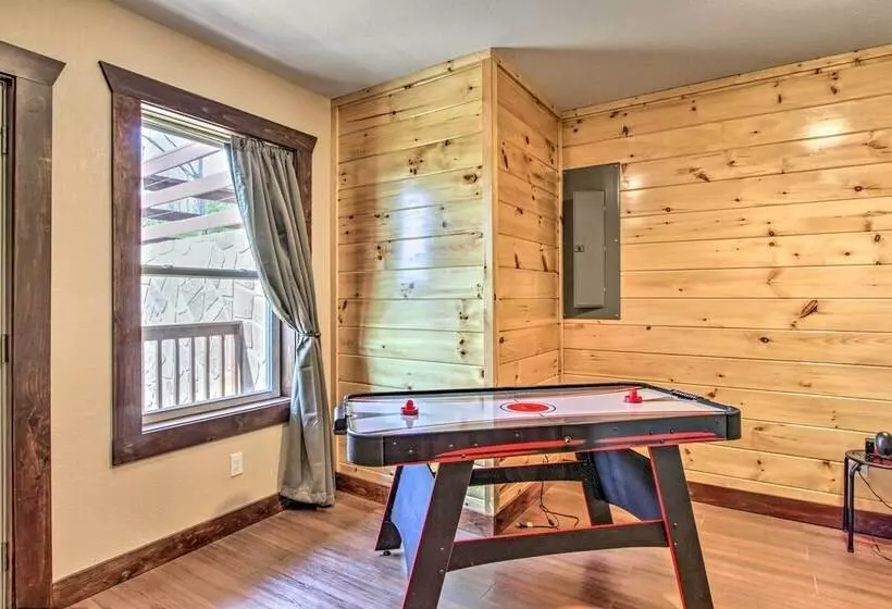 Mountain View Gatlinburg Cabin W/ Private Hot Tub!
