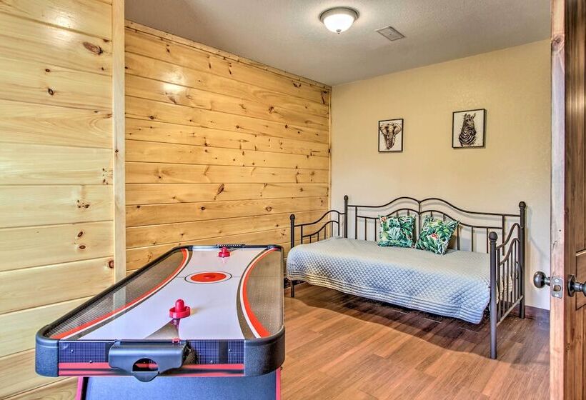 Mountain View Gatlinburg Cabin W/ Private Hot Tub!