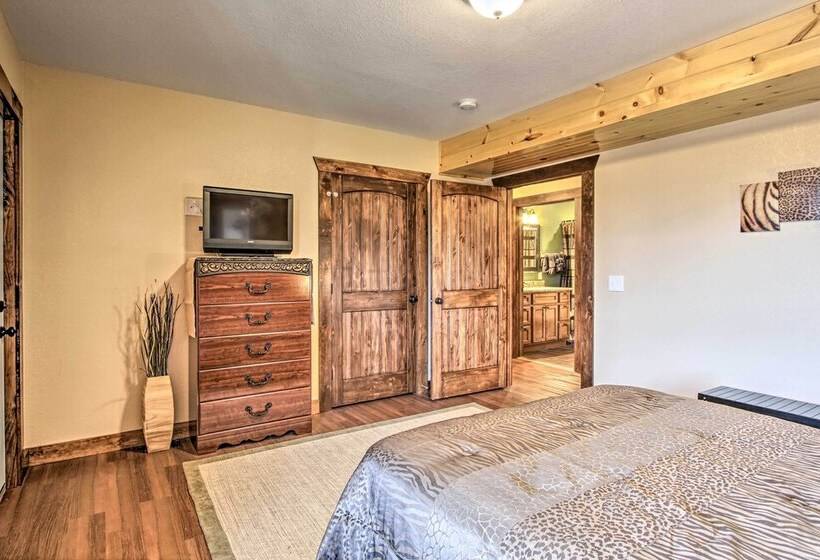 Mountain View Gatlinburg Cabin W/ Private Hot Tub!