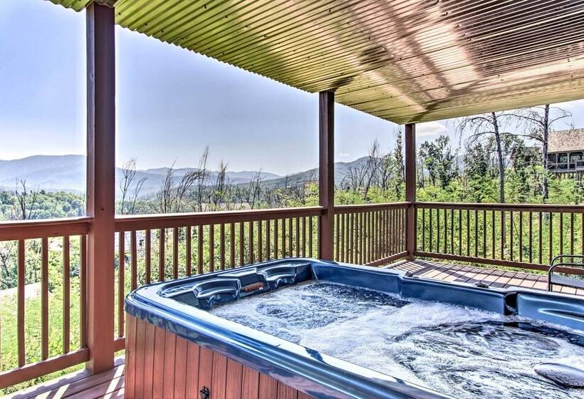 Mountain View Gatlinburg Cabin W/ Private Hot Tub!
