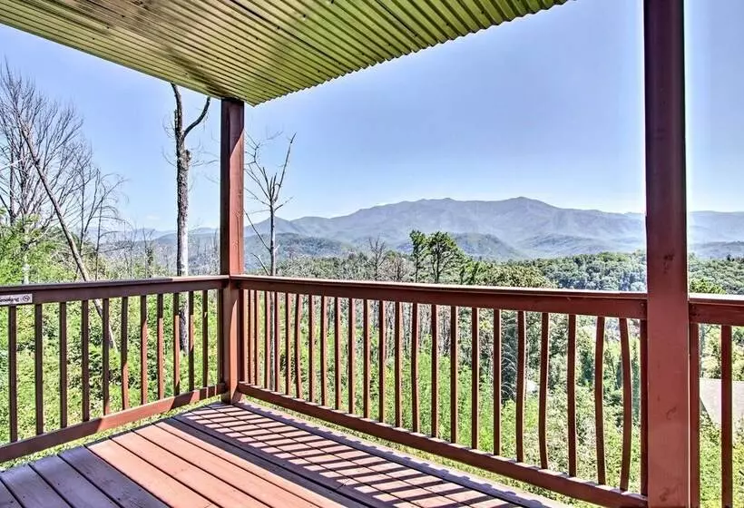 Mountain View Gatlinburg Cabin W/ Private Hot Tub!