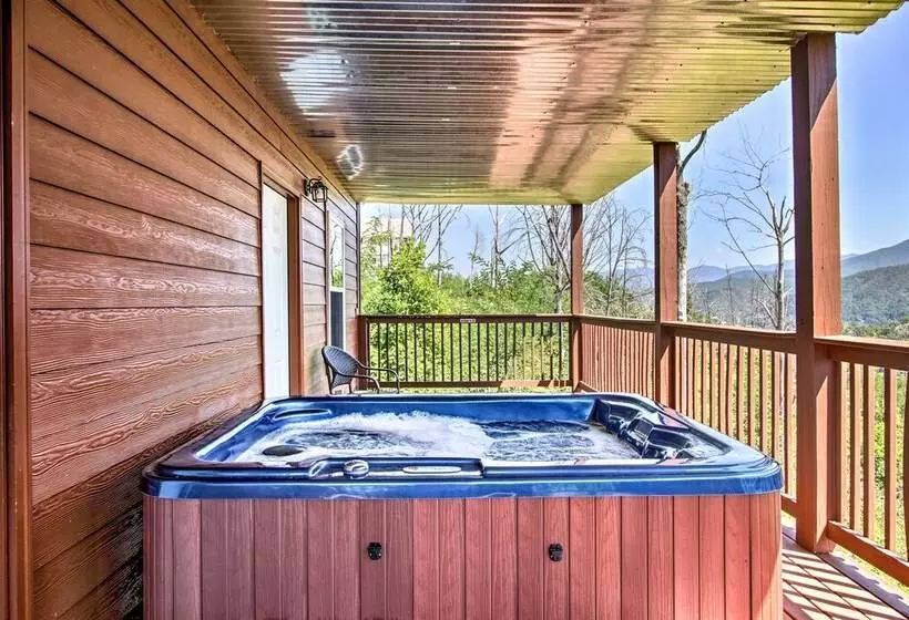 Mountain View Gatlinburg Cabin W/ Private Hot Tub!