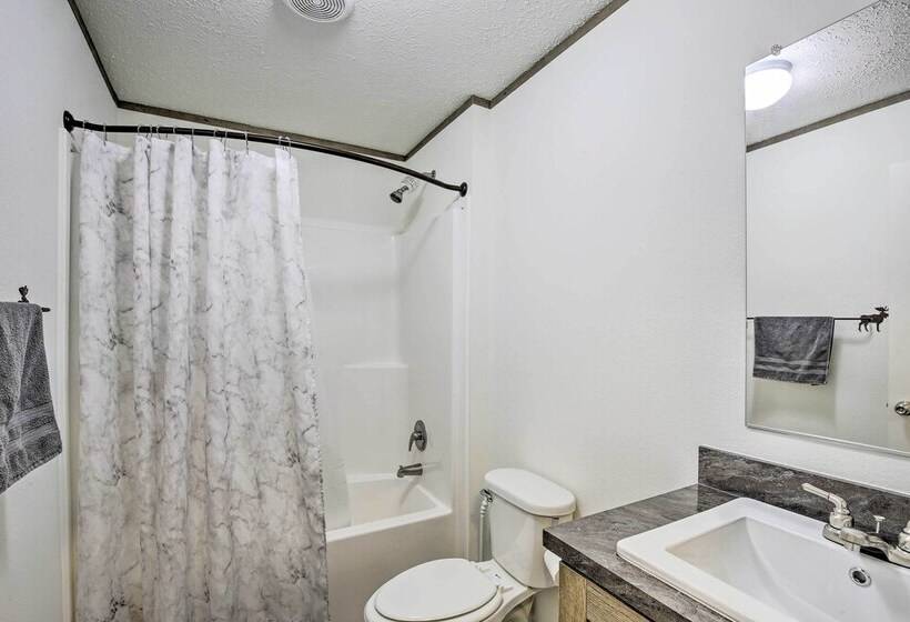 Stylish Chetek Hideaway W/ Lake + Dock Access!