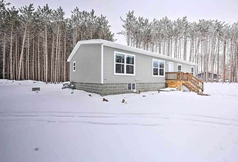 Stylish Chetek Hideaway W/ Lake + Dock Access!