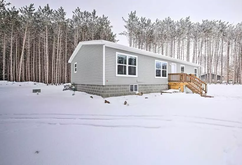 Stylish Chetek Hideaway W/ Lake + Dock Access!
