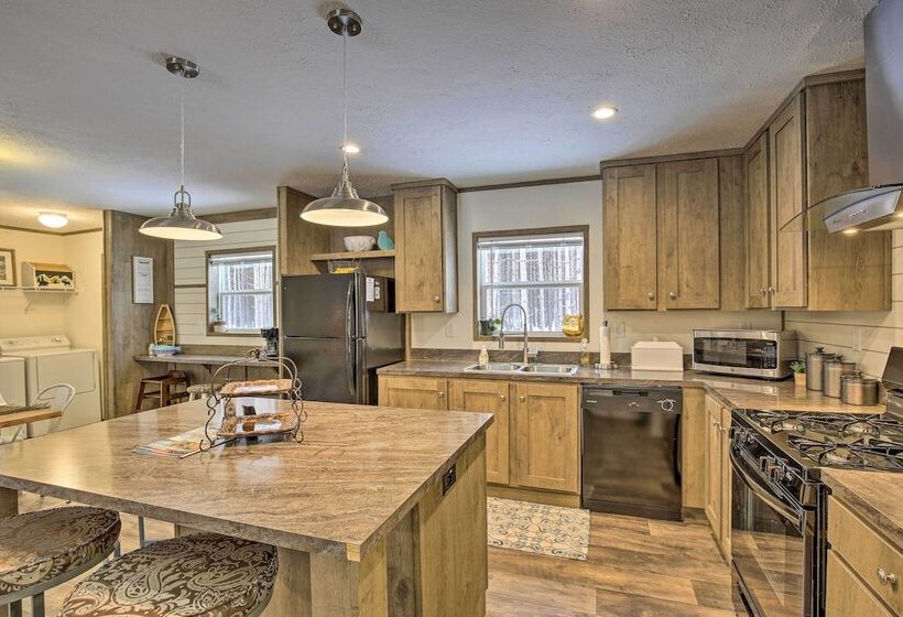 Stylish Chetek Hideaway W/ Lake + Dock Access!