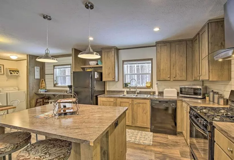 Stylish Chetek Hideaway W/ Lake + Dock Access!