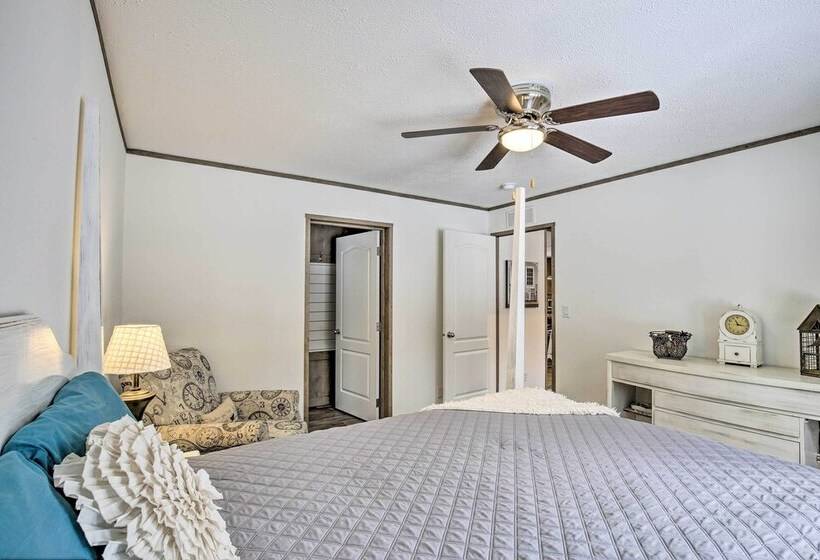 Stylish Chetek Hideaway W/ Lake + Dock Access!