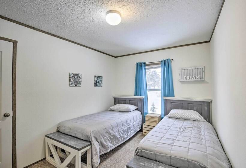 Stylish Chetek Hideaway W/ Lake + Dock Access!