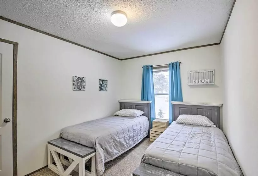 Stylish Chetek Hideaway W/ Lake + Dock Access!