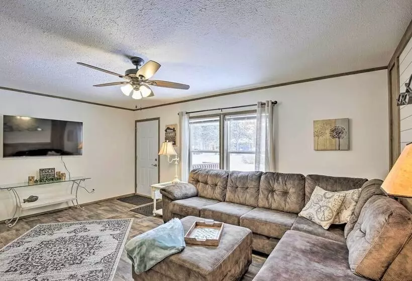 Stylish Chetek Hideaway W/ Lake + Dock Access!