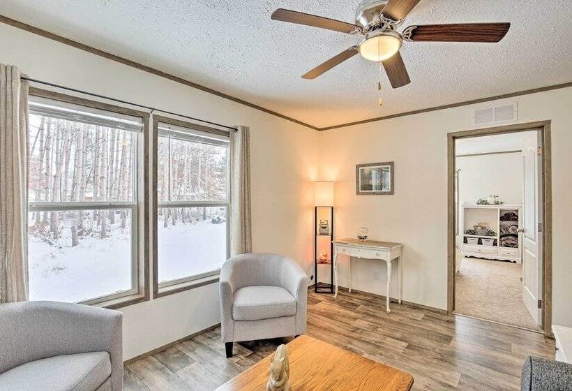 Stylish Chetek Hideaway W/ Lake + Dock Access!