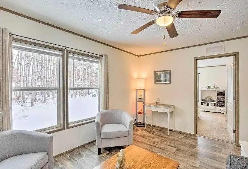 Stylish Chetek Hideaway W/ Lake + Dock Access!