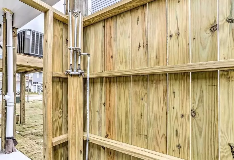 Surf City Home W/ Outdoor Shower: Walk To Beach!