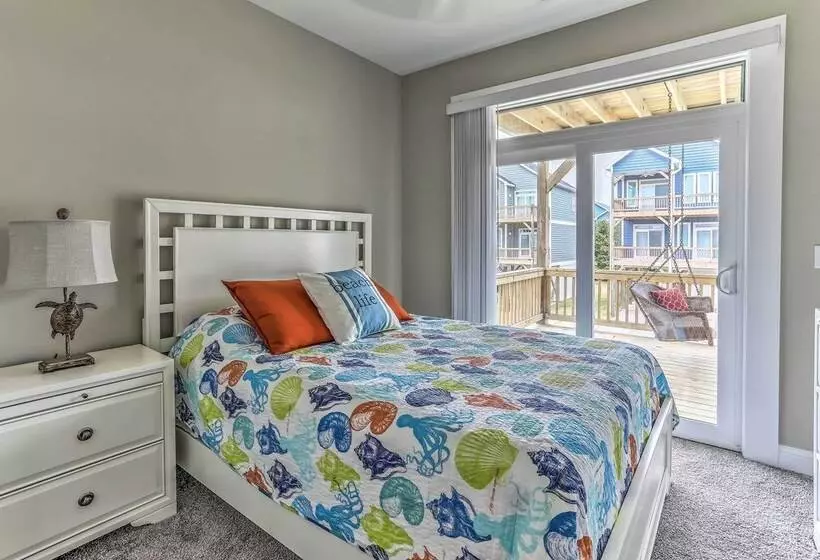 Surf City Home W/ Outdoor Shower: Walk To Beach!