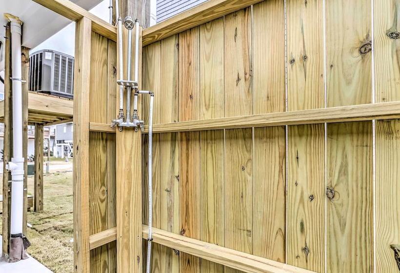 Surf City Home W/ Outdoor Shower: Walk To Beach!