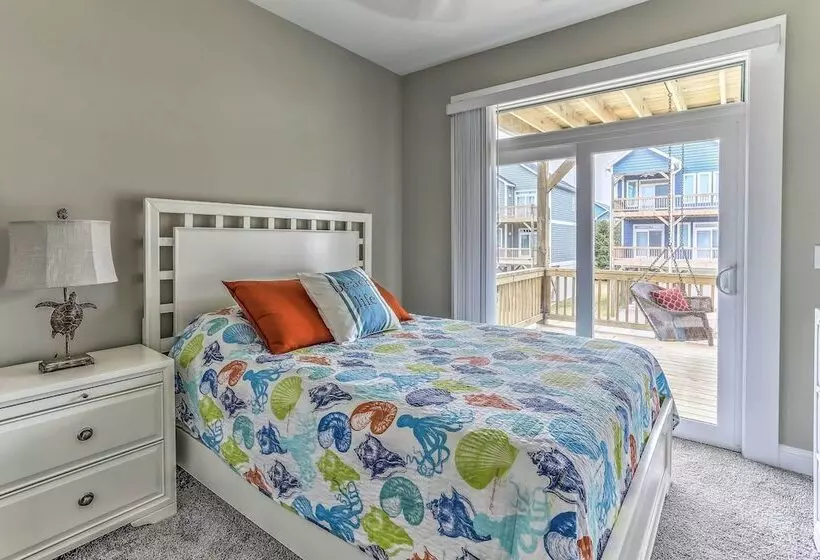 Surf City Home W/ Outdoor Shower: Walk To Beach!