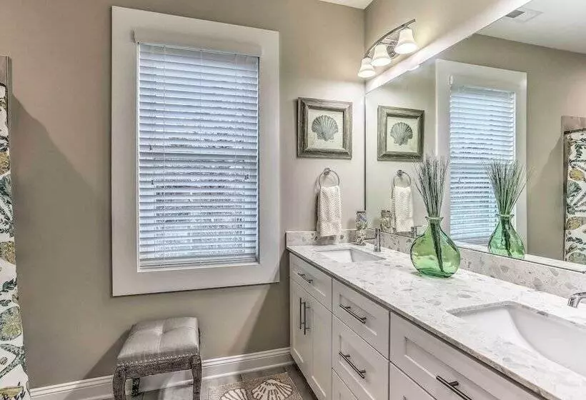 Surf City Home W/ Outdoor Shower: Walk To Beach!