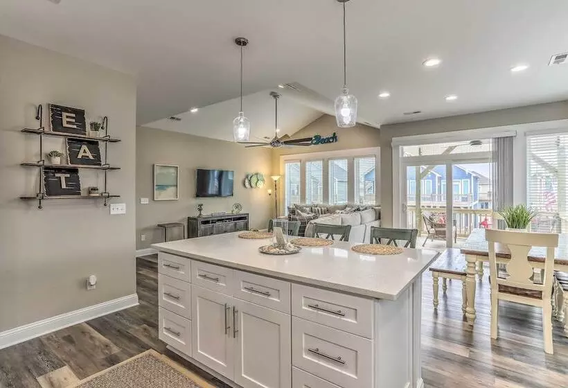 Surf City Home W/ Outdoor Shower: Walk To Beach!