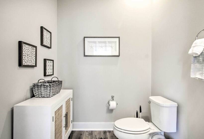 Upscale Coastal Home, 2 Mi To Bethany Beach!