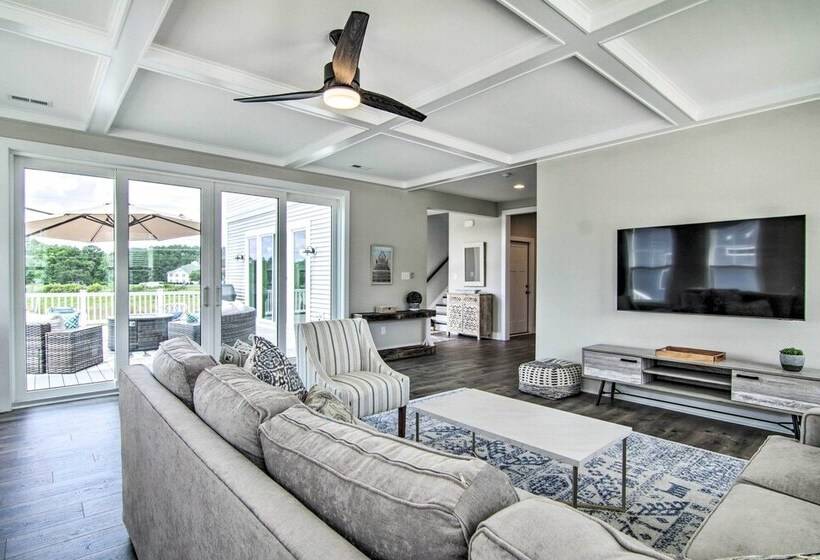 Upscale Coastal Home, 2 Mi To Bethany Beach!