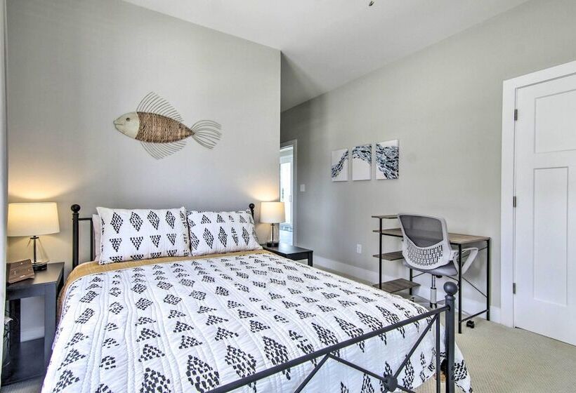 Upscale Coastal Home, 2 Mi To Bethany Beach!