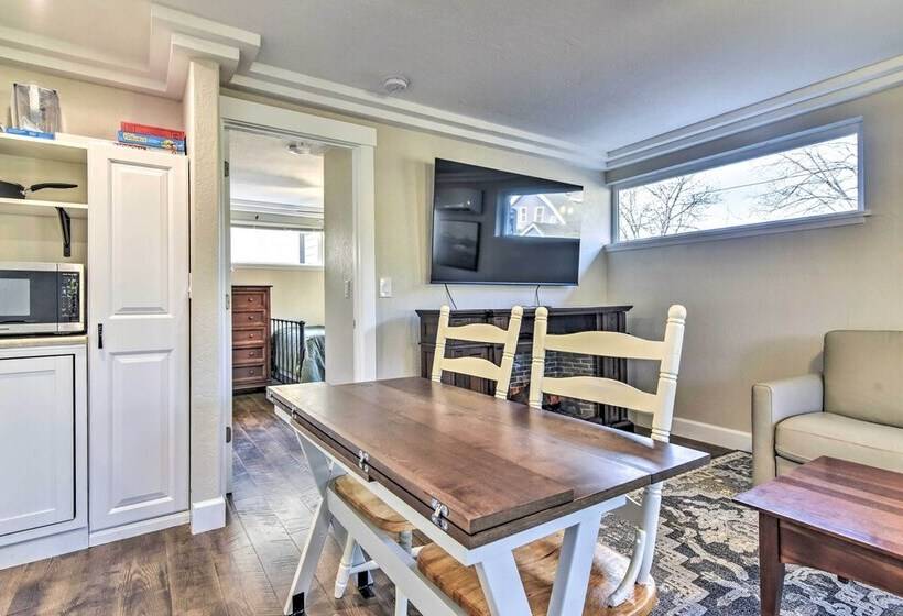 Well Appointed Milwaukie Home: Great Location