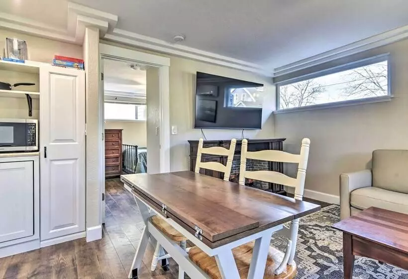 Well Appointed Milwaukie Home: Great Location