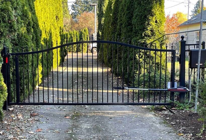 Well Appointed Milwaukie Home: Great Location