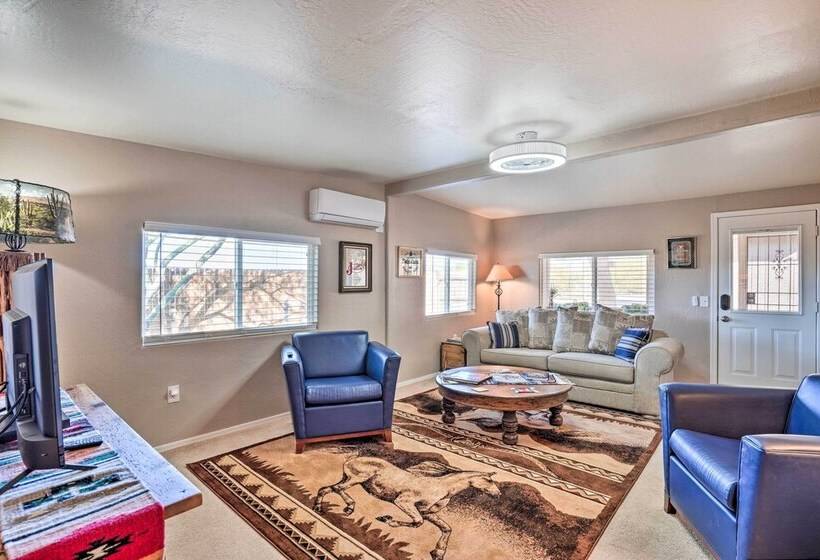 Western Style Phoenix Home: 15 Mi To Lake Pleasant