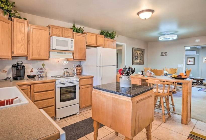 Western Style Phoenix Home: 15 Mi To Lake Pleasant