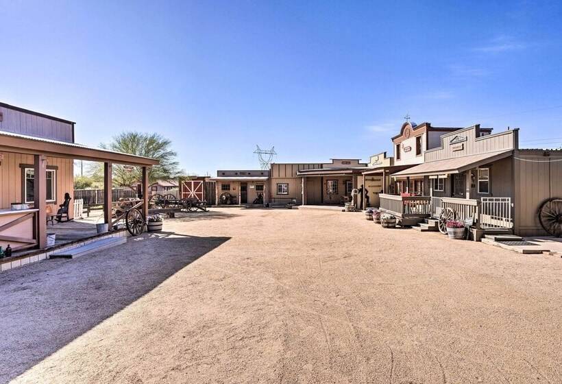 Western Style Phoenix Home: 15 Mi To Lake Pleasant