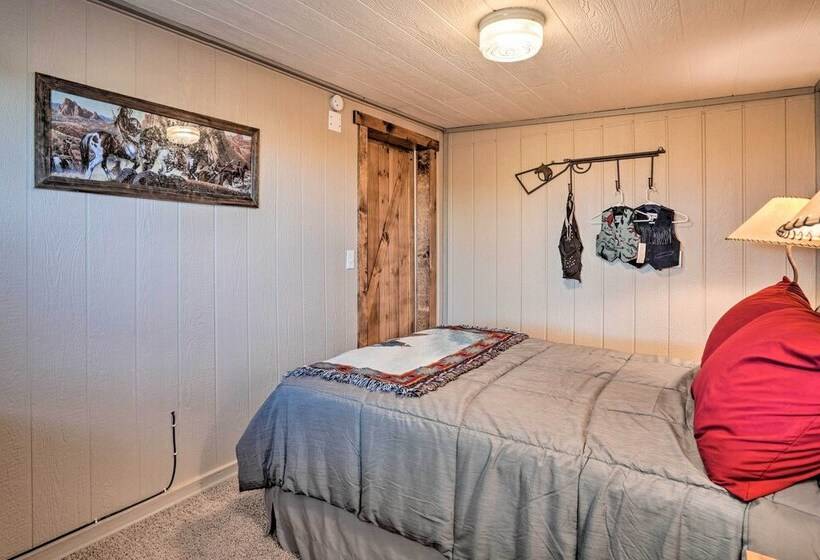 Western Style Phoenix Home: 15 Mi To Lake Pleasant