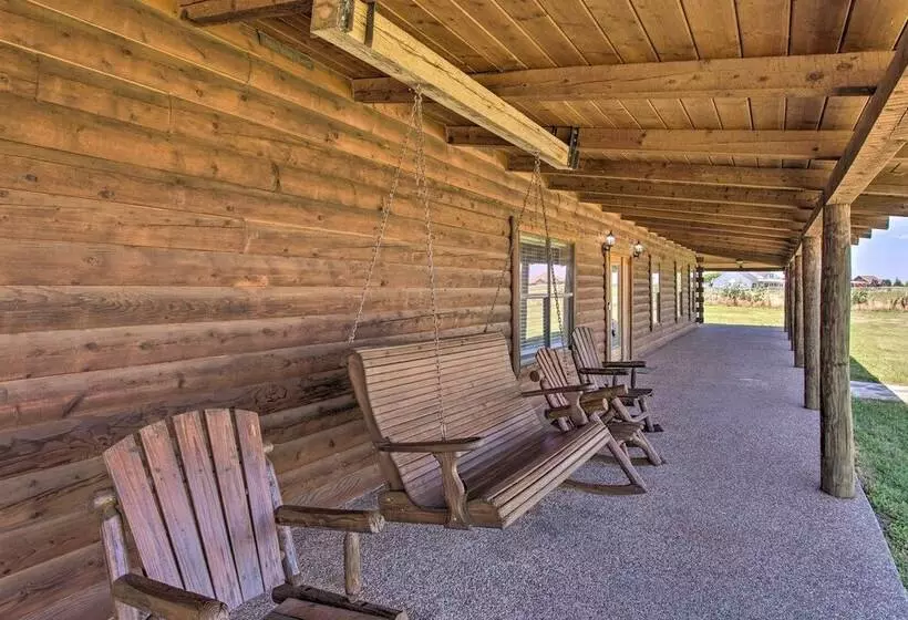 11 Acre Krum Cabin W/ Jungle Gym & Sand Volleyball