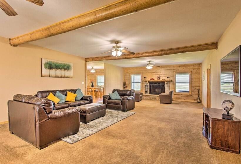 11 Acre Krum Cabin W/ Jungle Gym & Sand Volleyball