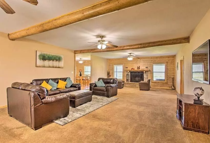 11 Acre Krum Cabin W/ Jungle Gym & Sand Volleyball