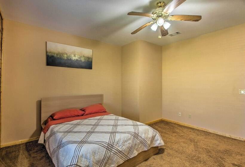 11 Acre Krum Cabin W/ Jungle Gym & Sand Volleyball