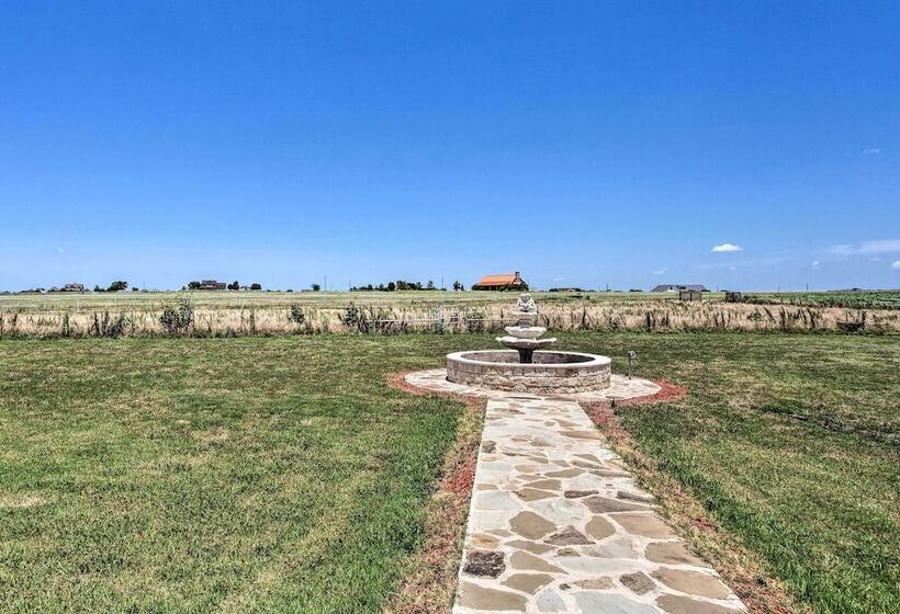 11 Acre Krum Cabin W/ Jungle Gym & Sand Volleyball