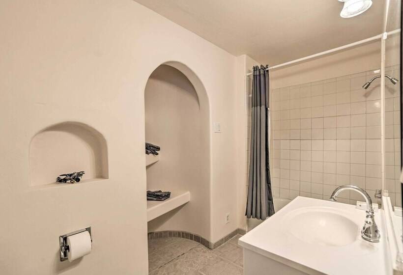 Adobe Albuquerque Home ~ 5 Mi To Old Town!
