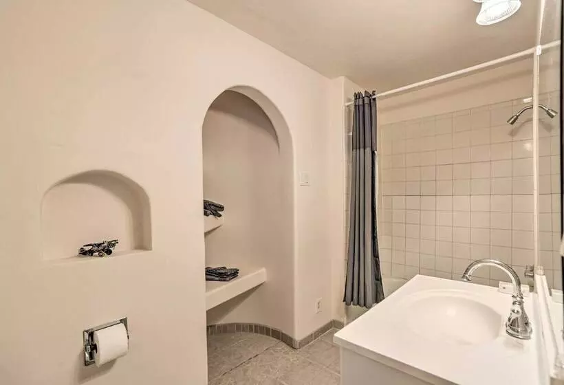 Adobe Albuquerque Home ~ 5 Mi To Old Town!
